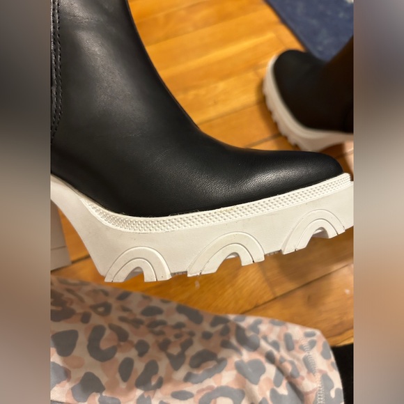 SOREL Womens Leather Pull On Chelsea Boots - Picture 2 of 16